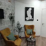 拉娜斯帕拉托公寓酒店 *