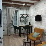 拉娜斯帕拉托公寓酒店 *