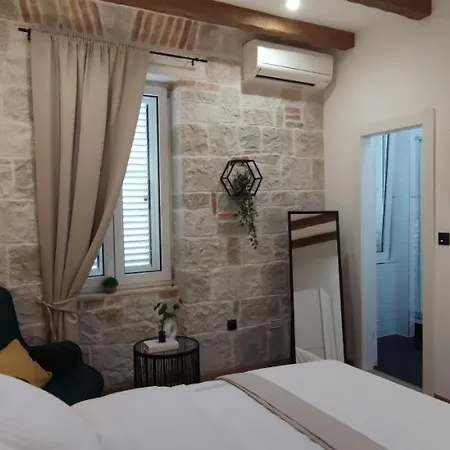 Lana Apartman *