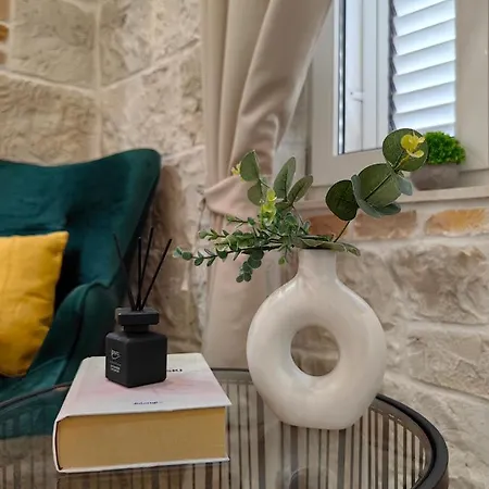 Apartman Lana *