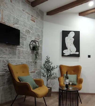 Lana Apartment *