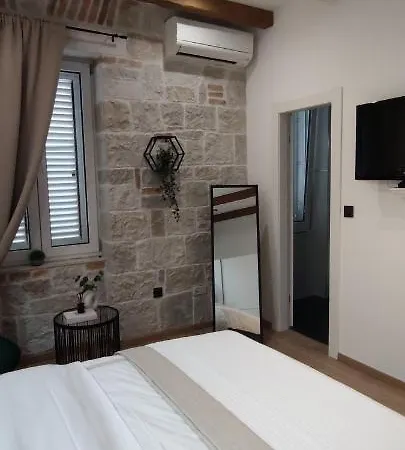 Lana Apartment *