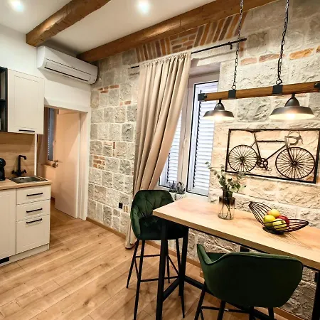 Apartment Lana *