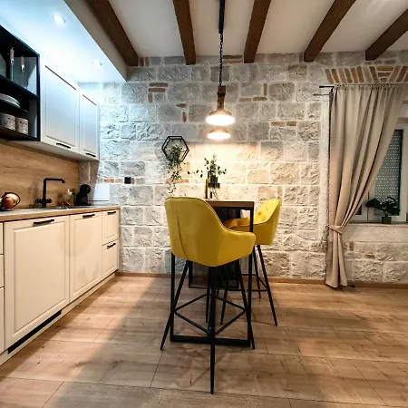 Lana Apartment