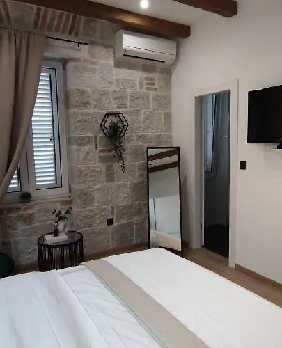 Lana Apartman *
